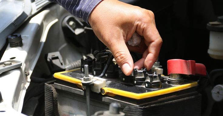 How Quality Batteries and Tires Improve Fleet Performance