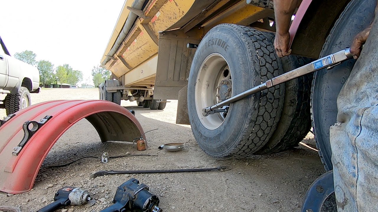 Semi Truck Tire Replacement & Wheel Balancing